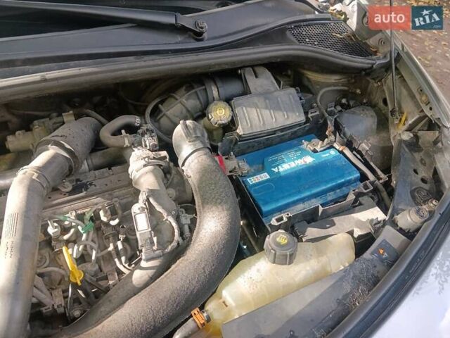 Рено Клио, объемом двигателя 1.5 л и пробегом 175 тыс. км за 4000 $, фото 15 на Automoto.ua