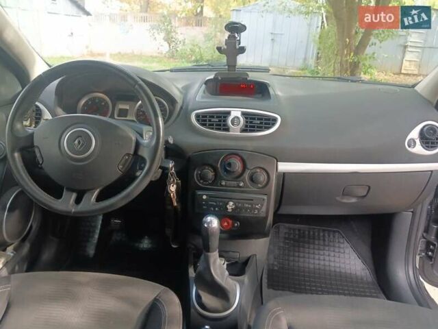 Рено Клио, объемом двигателя 1.5 л и пробегом 175 тыс. км за 4000 $, фото 5 на Automoto.ua
