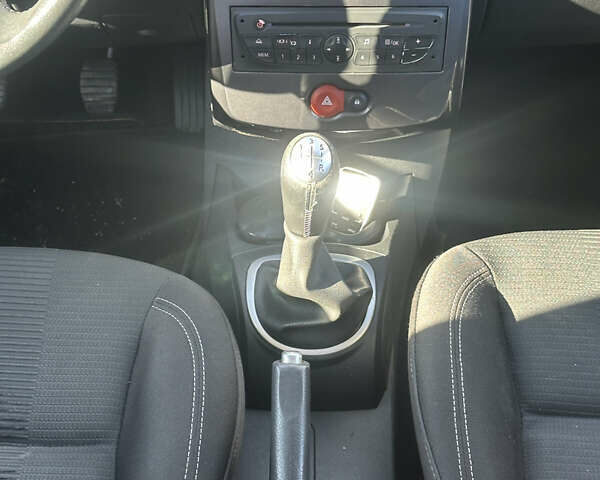 Рено Клио 2010 в Виннице на Automoto.ua Рено Клио, объемом двигателя 1.2 л и пробегом 196 тыс. км за 5450 $, фото 16 на Automoto.ua