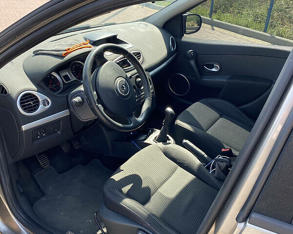 Рено Клио, объемом двигателя 1.2 л и пробегом 230 тыс. км за 5200 $, фото 6 на Automoto.ua