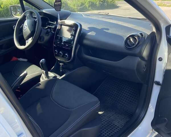 Рено Клио, объемом двигателя 1.5 л и пробегом 255 тыс. км за 8050 $, фото 4 на Automoto.ua