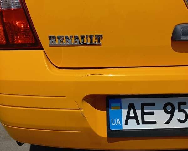 Желтый Рено Клио, объемом двигателя 1.39 л и пробегом 150 тыс. км за 2500 $, фото 10 на Automoto.ua