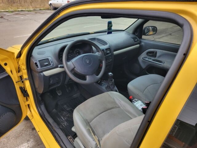 Желтый Рено Клио, объемом двигателя 1.5 л и пробегом 220 тыс. км за 2400 $, фото 5 на Automoto.ua