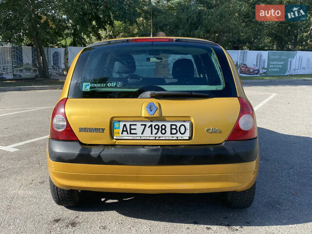Желтый Рено Клио, объемом двигателя 1.4 л и пробегом 174 тыс. км за 2300 $, фото 5 на Automoto.ua