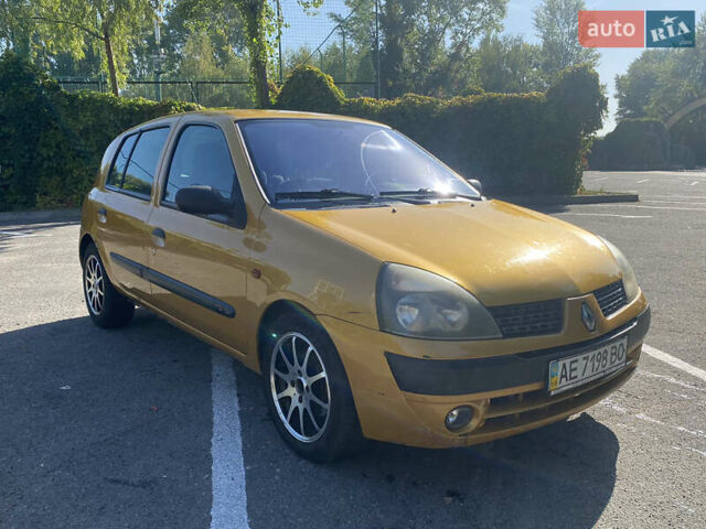 Желтый Рено Клио, объемом двигателя 1.4 л и пробегом 174 тыс. км за 2300 $, фото 2 на Automoto.ua