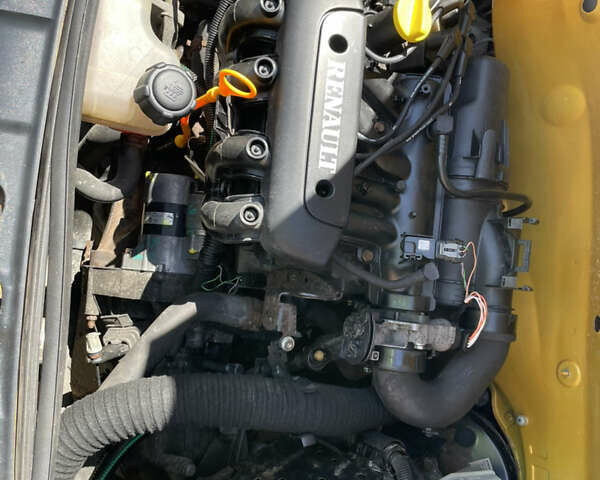 Жовтий Рено Кліо, об'ємом двигуна 1.1 л та пробігом 290 тис. км за 3500 $, фото 3 на Automoto.ua