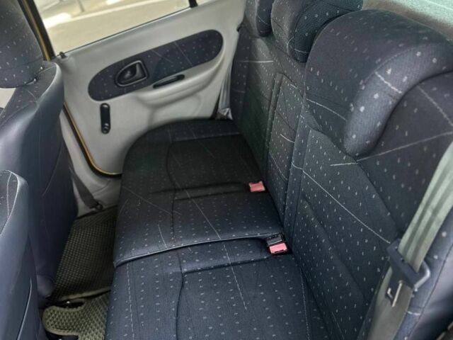 Желтый Рено Клио, объемом двигателя 0 л и пробегом 246 тыс. км за 2999 $, фото 7 на Automoto.ua