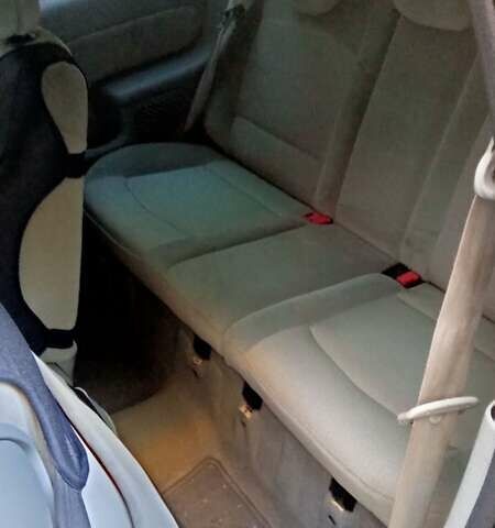 Желтый Рено Клио, объемом двигателя 1.4 л и пробегом 120 тыс. км за 6000 $, фото 5 на Automoto.ua