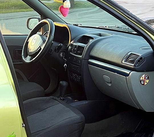 Жовтий Рено Кліо, об'ємом двигуна 1.4 л та пробігом 174 тис. км за 4500 $, фото 8 на Automoto.ua