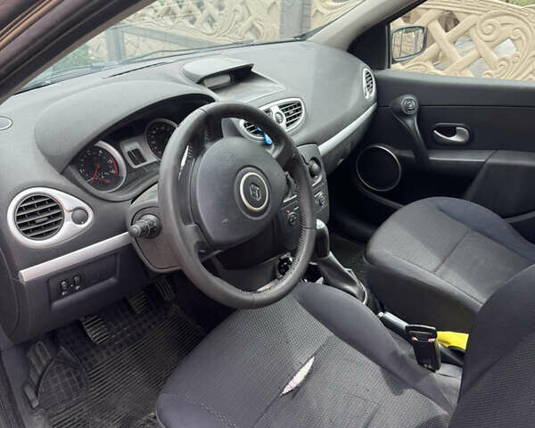 Желтый Рено Клио, объемом двигателя 1.5 л и пробегом 280 тыс. км за 3200 $, фото 8 на Automoto.ua