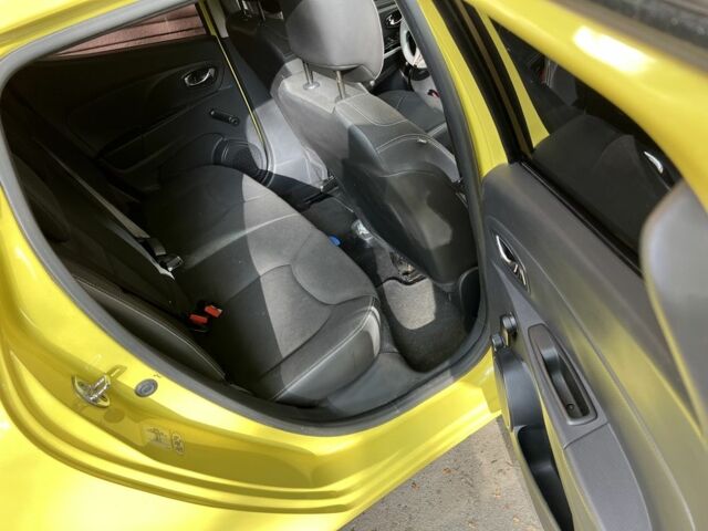 Желтый Рено Клио, объемом двигателя 0.09 л и пробегом 138 тыс. км за 6600 $, фото 6 на Automoto.ua