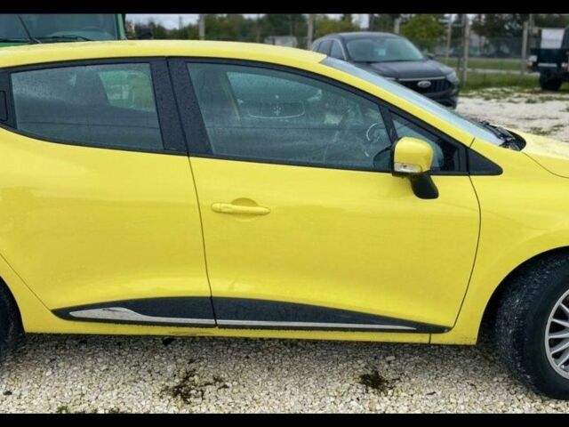 Желтый Рено Клио, объемом двигателя 1.5 л и пробегом 106 тыс. км за 6000 $, фото 4 на Automoto.ua