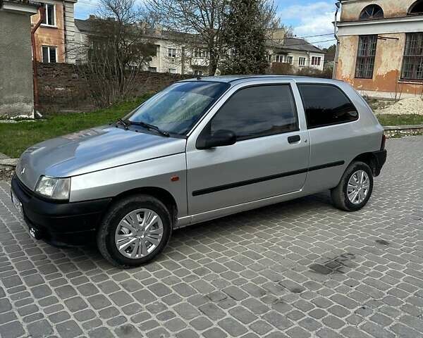 Серый Рено Клио, объемом двигателя 1.2 л и пробегом 209 тыс. км за 2500 $, фото 4 на Automoto.ua