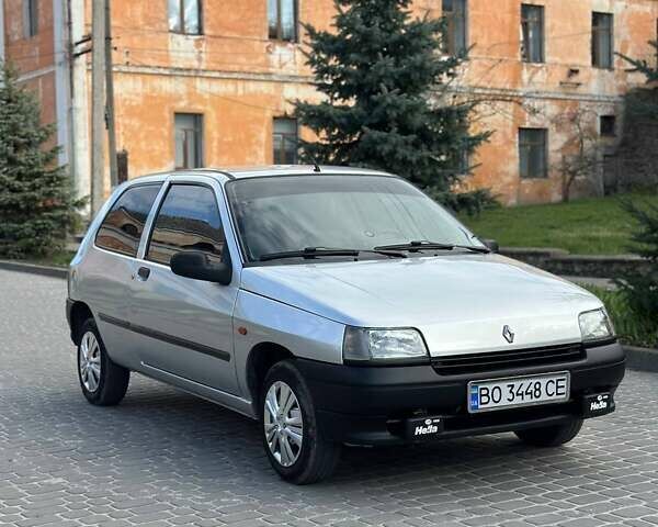 Серый Рено Клио, объемом двигателя 1.2 л и пробегом 209 тыс. км за 2500 $, фото 2 на Automoto.ua