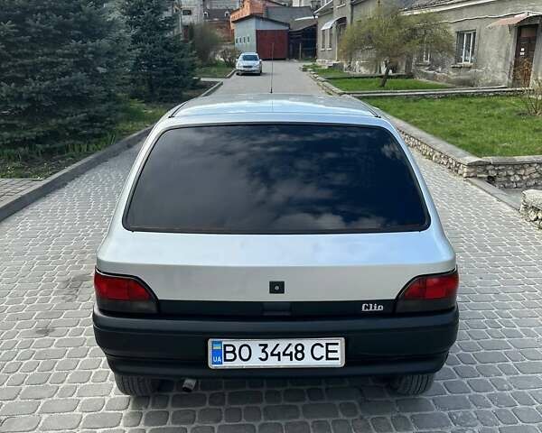 Серый Рено Клио, объемом двигателя 1.2 л и пробегом 209 тыс. км за 2500 $, фото 7 на Automoto.ua