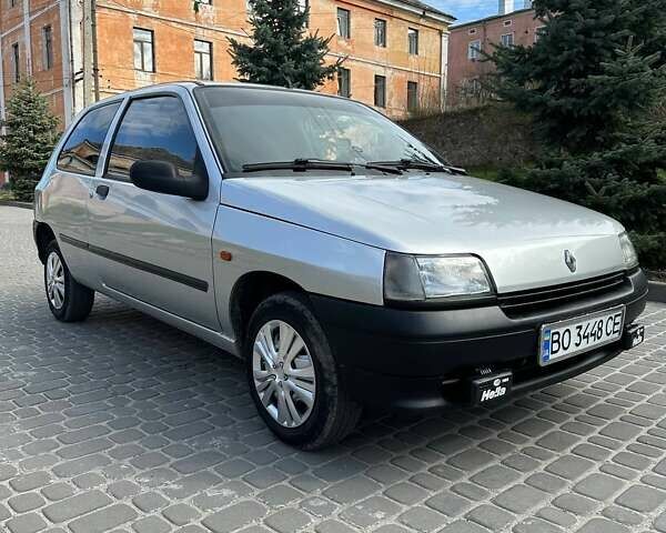 Серый Рено Клио, объемом двигателя 1.2 л и пробегом 209 тыс. км за 2500 $, фото 3 на Automoto.ua