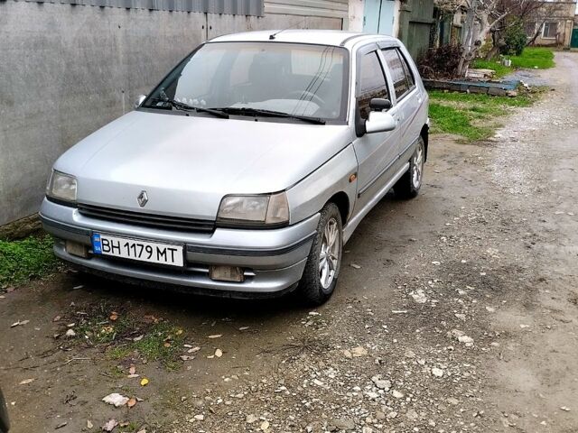 Серый Рено Клио, объемом двигателя 1.4 л и пробегом 100 тыс. км за 2000 $, фото 9 на Automoto.ua
