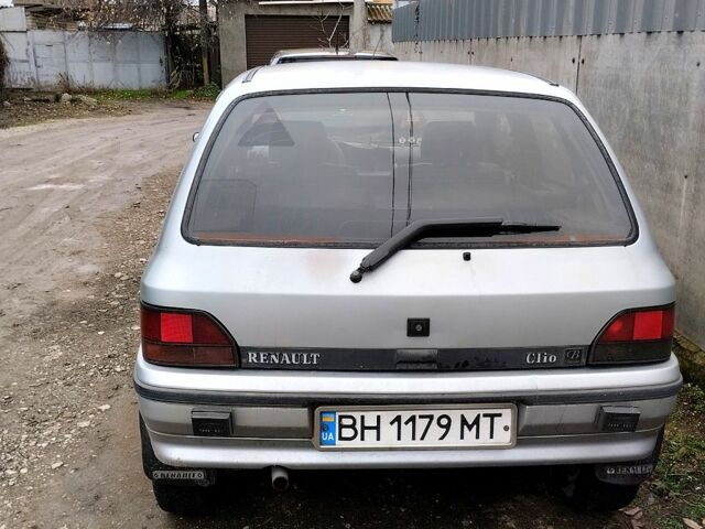 Серый Рено Клио, объемом двигателя 1.4 л и пробегом 100 тыс. км за 2000 $, фото 7 на Automoto.ua