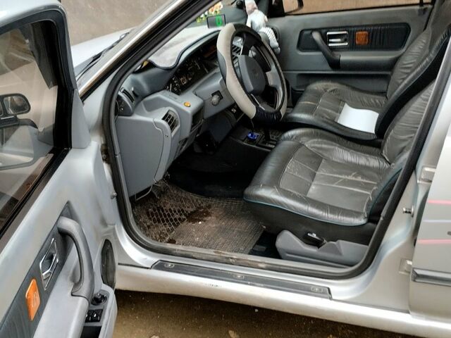 Серый Рено Клио, объемом двигателя 1.4 л и пробегом 100 тыс. км за 2000 $, фото 1 на Automoto.ua