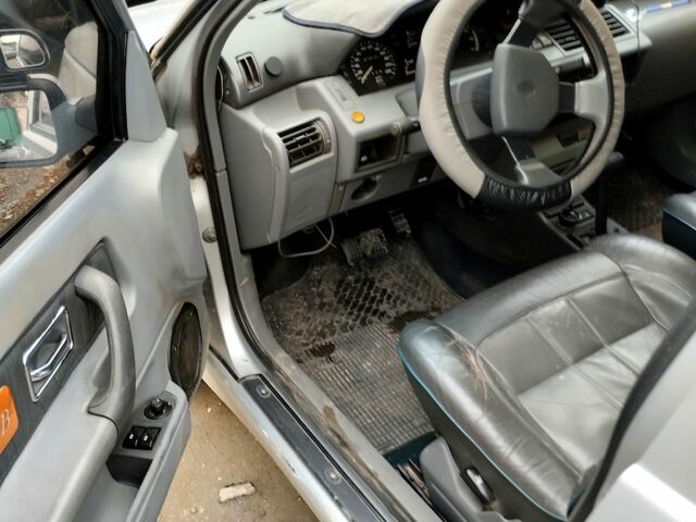 Серый Рено Клио, объемом двигателя 1.4 л и пробегом 100 тыс. км за 2000 $, фото 5 на Automoto.ua