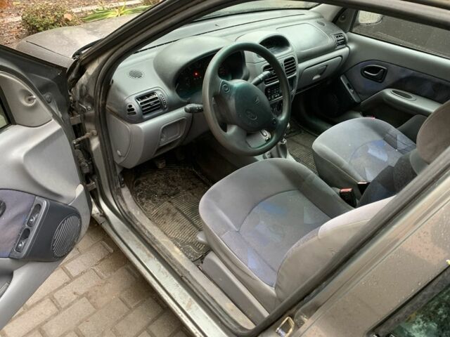 Сірий Рено Кліо, об'ємом двигуна 1.1 л та пробігом 246 тис. км за 1600 $, фото 3 на Automoto.ua