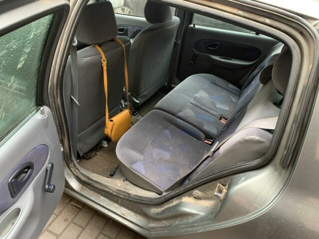 Сірий Рено Кліо, об'ємом двигуна 1.1 л та пробігом 246 тис. км за 1600 $, фото 4 на Automoto.ua