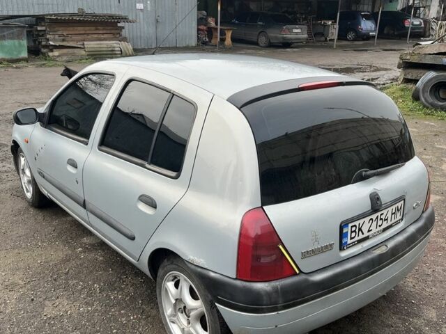 Сірий Рено Кліо, об'ємом двигуна 1.4 л та пробігом 300 тис. км за 3000 $, фото 3 на Automoto.ua
