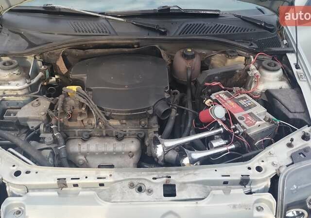 Серый Рено Клио, объемом двигателя 1.4 л и пробегом 328 тыс. км за 3000 $, фото 5 на Automoto.ua