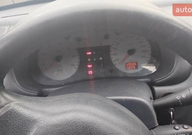 Серый Рено Клио, объемом двигателя 1.4 л и пробегом 328 тыс. км за 3000 $, фото 14 на Automoto.ua