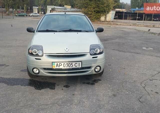 Серый Рено Клио, объемом двигателя 1.4 л и пробегом 328 тыс. км за 3000 $, фото 1 на Automoto.ua