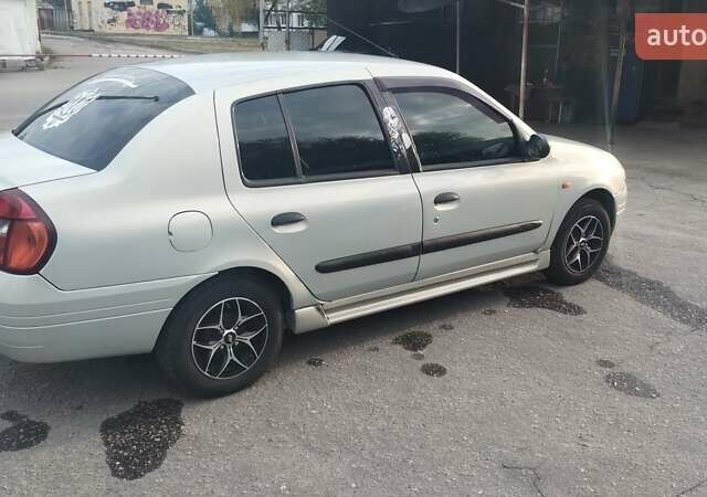 Серый Рено Клио, объемом двигателя 1.4 л и пробегом 328 тыс. км за 3000 $, фото 4 на Automoto.ua