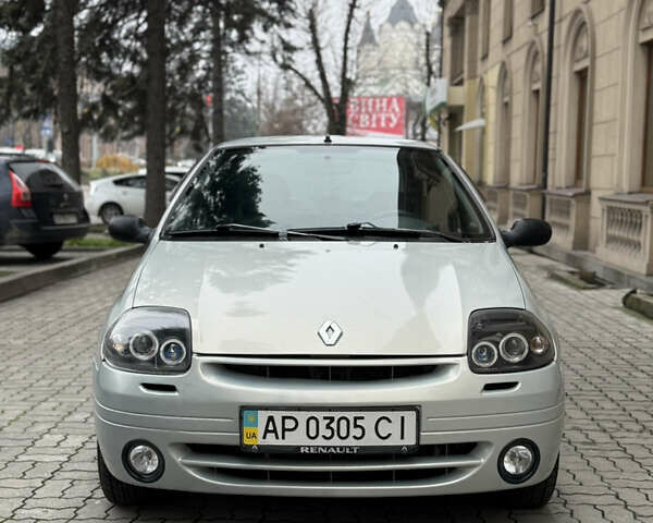 Сірий Рено Кліо, об'ємом двигуна 1.4 л та пробігом 290 тис. км за 2750 $, фото 1 на Automoto.ua