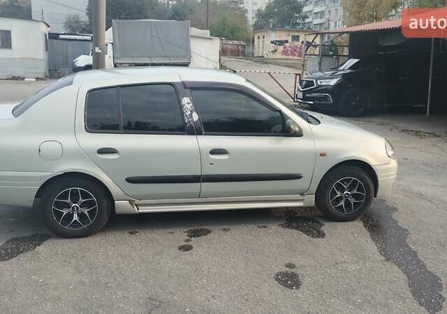 Серый Рено Клио, объемом двигателя 1.4 л и пробегом 328 тыс. км за 3000 $, фото 3 на Automoto.ua