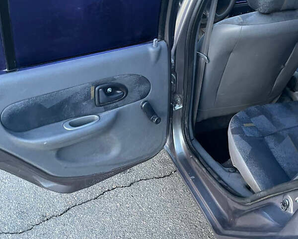 Серый Рено Клио, объемом двигателя 1.39 л и пробегом 420 тыс. км за 2500 $, фото 30 на Automoto.ua