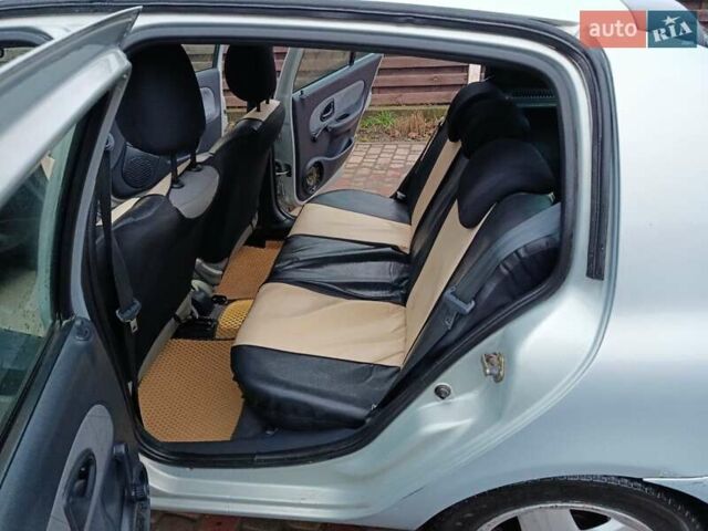 Серый Рено Клио, объемом двигателя 1.4 л и пробегом 216 тыс. км за 3500 $, фото 5 на Automoto.ua