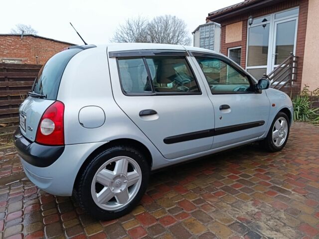 Серый Рено Клио, объемом двигателя 1.4 л и пробегом 216 тыс. км за 2999 $, фото 2 на Automoto.ua