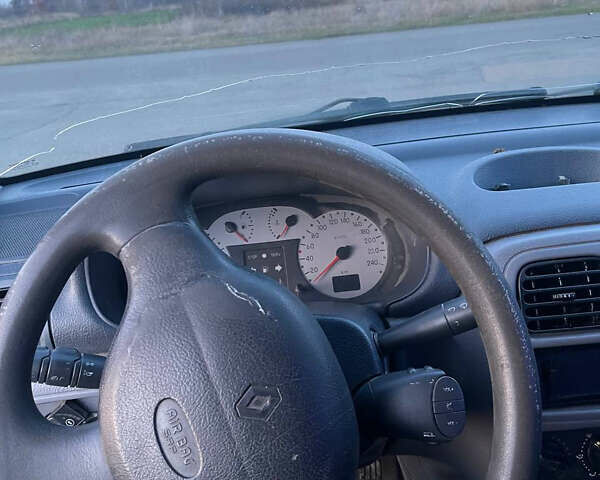 Серый Рено Клио, объемом двигателя 1.39 л и пробегом 420 тыс. км за 2500 $, фото 37 на Automoto.ua