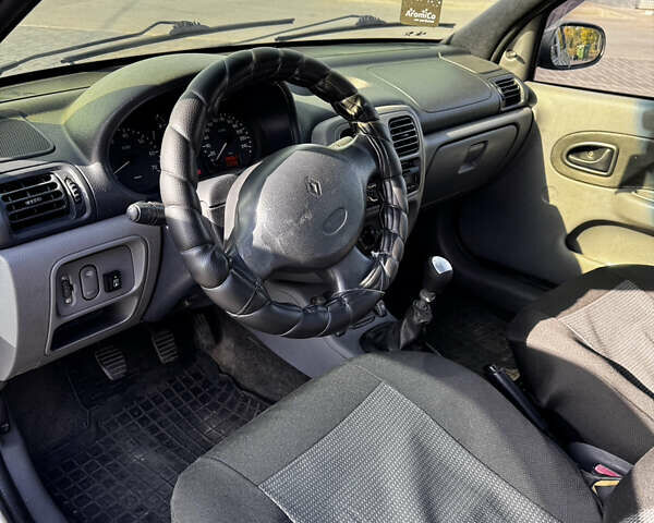 Сірий Рено Кліо, об'ємом двигуна 1.4 л та пробігом 386 тис. км за 2100 $, фото 10 на Automoto.ua