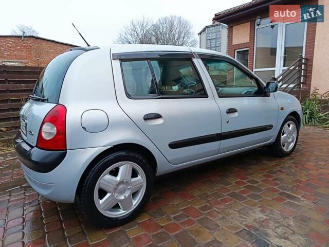 Серый Рено Клио, объемом двигателя 1.4 л и пробегом 216 тыс. км за 3500 $, фото 2 на Automoto.ua