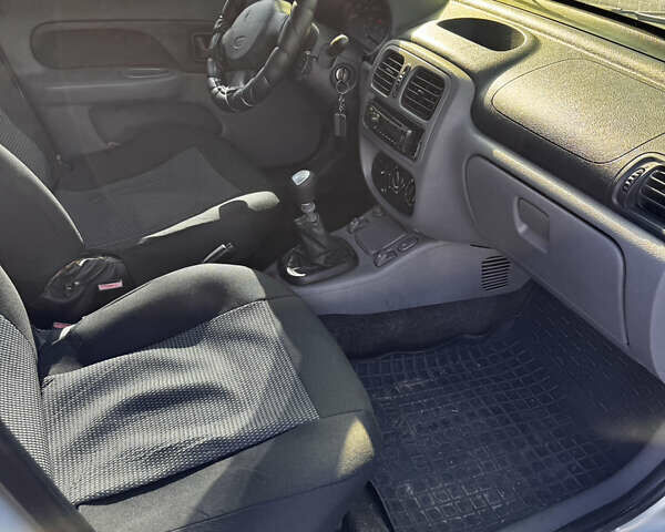Сірий Рено Кліо, об'ємом двигуна 1.4 л та пробігом 386 тис. км за 2100 $, фото 13 на Automoto.ua