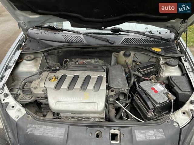 Серый Рено Клио, объемом двигателя 1.39 л и пробегом 196 тыс. км за 3850 $, фото 3 на Automoto.ua