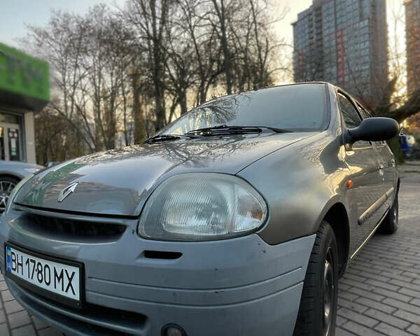 Серый Рено Клио, объемом двигателя 1.4 л и пробегом 200 тыс. км за 3500 $, фото 8 на Automoto.ua