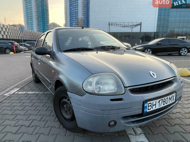 Серый Рено Клио, объемом двигателя 1.4 л и пробегом 200 тыс. км за 3500 $, фото 3 на Automoto.ua
