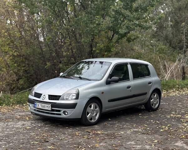 Серый Рено Клио, объемом двигателя 1.39 л и пробегом 196 тыс. км за 3850 $, фото 1 на Automoto.ua