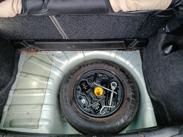 Серый Рено Клио, объемом двигателя 1.4 л и пробегом 216 тыс. км за 2999 $, фото 6 на Automoto.ua