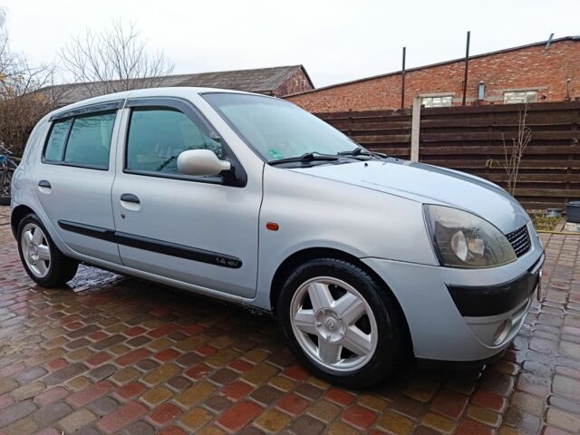 Серый Рено Клио, объемом двигателя 1.4 л и пробегом 216 тыс. км за 2999 $, фото 1 на Automoto.ua