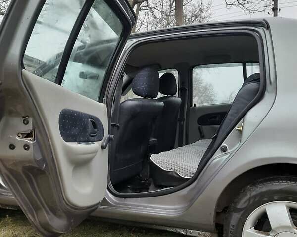 Серый Рено Клио, объемом двигателя 1.4 л и пробегом 122 тыс. км за 3500 $, фото 7 на Automoto.ua