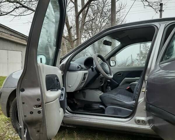 Серый Рено Клио, объемом двигателя 1.4 л и пробегом 122 тыс. км за 3500 $, фото 6 на Automoto.ua