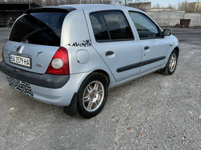 Серый Рено Клио, объемом двигателя 1.4 л и пробегом 250 тыс. км за 2300 $, фото 3 на Automoto.ua