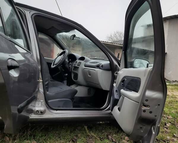 Серый Рено Клио, объемом двигателя 1.4 л и пробегом 122 тыс. км за 3500 $, фото 8 на Automoto.ua
